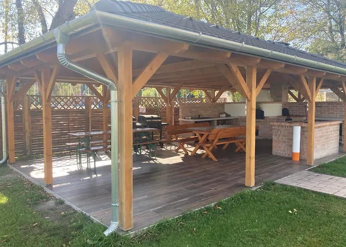 Apart Otel Akvarium Apartmanhazak Kestel